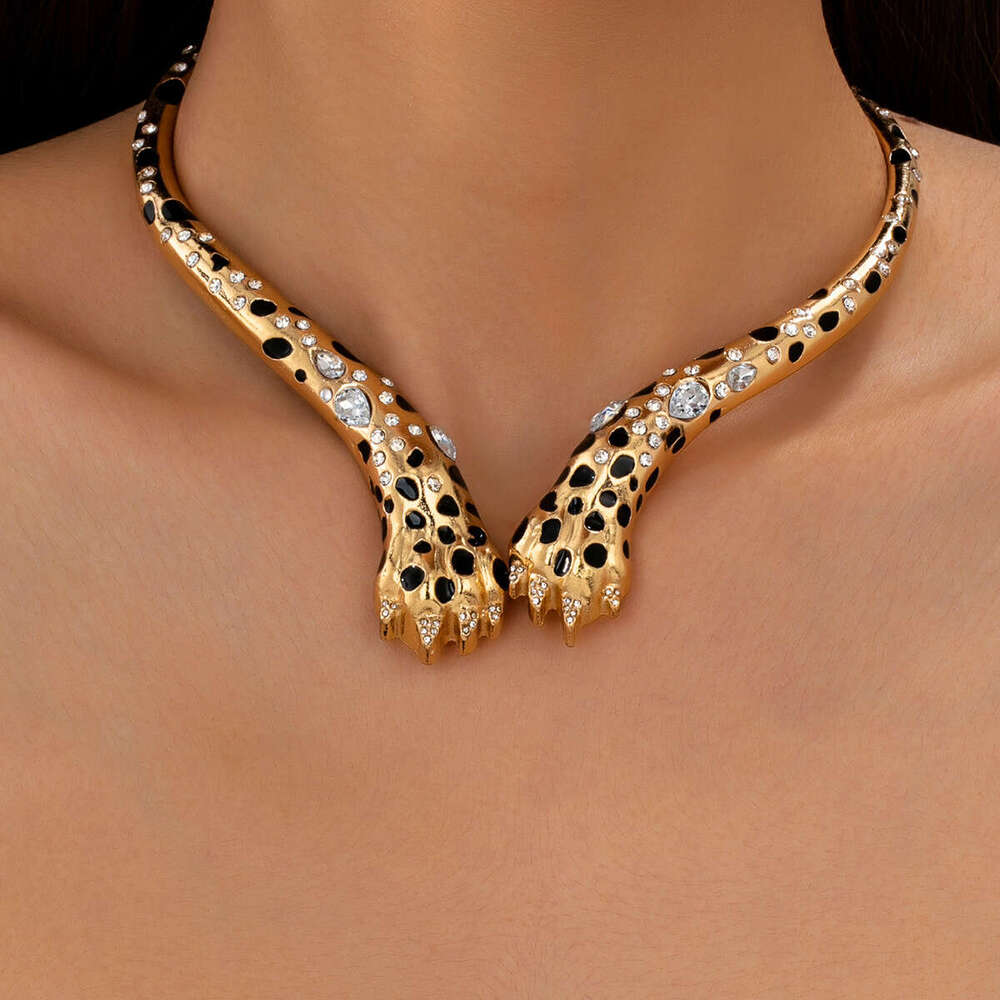 Gold Leopard Print Necklace Women, Inlaid Crystal Retro Exaggerated Women's Jewelry, Versatile Dating Gift Women's Necklace
