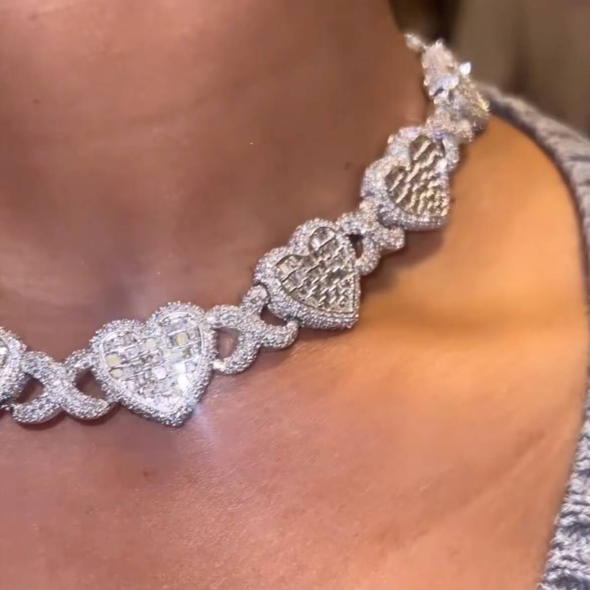 2026 New Valentines Day Gift Iced Out Bling Women Jewelry Full Paved 5A Moissanite Heart Charm Infinity Chain Choker Necklace
