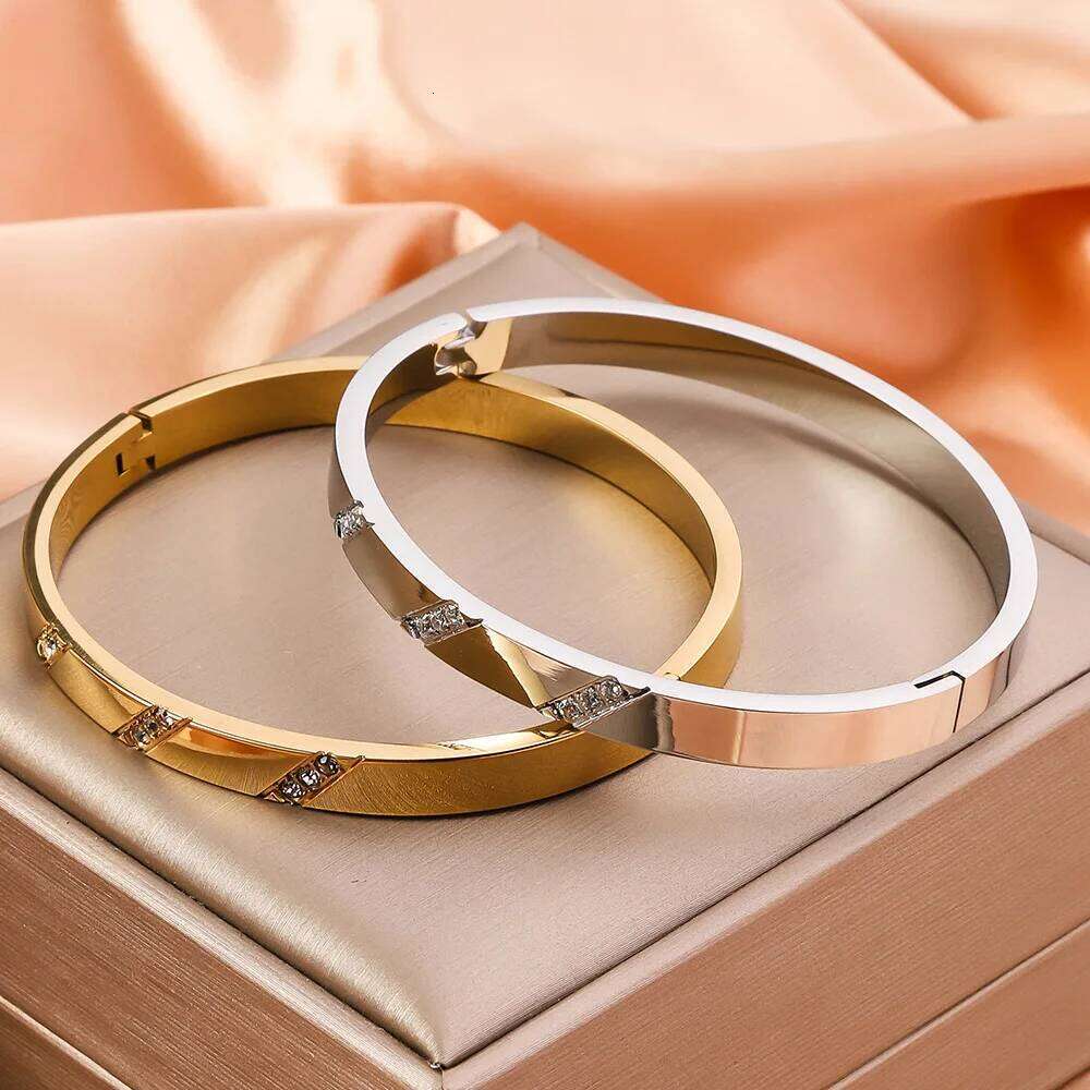 Simple Diagonal Inlaid Artificial Zircon Stainless Steel Bracelet, Women's Fashionable Open Buckle Hand Accessory Party Gift XJ260127