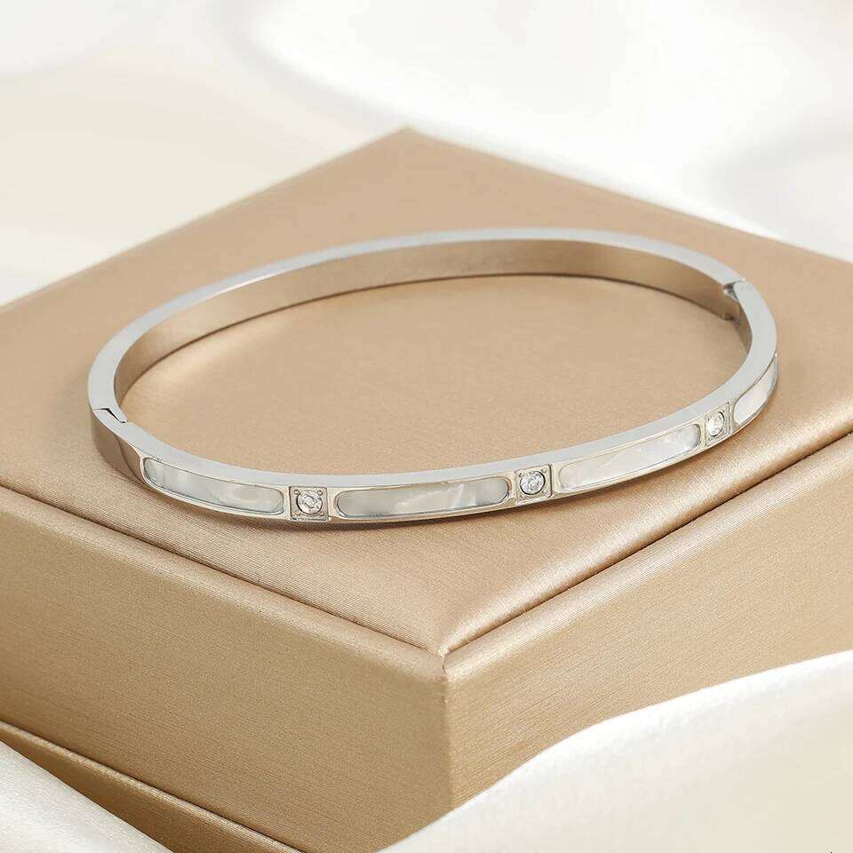 ZAKOL Niche Design White Fritillary Shell Stainless Steel Bracelet for Women Fashion Inlaid Zirconia Daily Bangle Jewelry Gift XJ260127