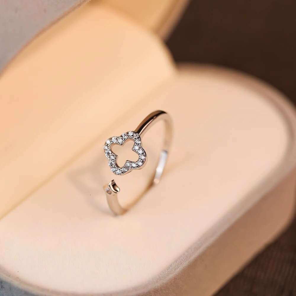 All-diamond four-leaf clover ring Micro-set open-face ring A romantic ladies' ring