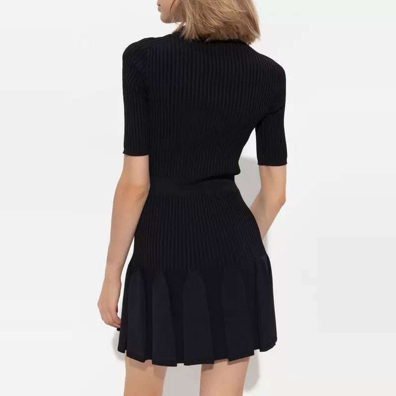 2026 French retro style black knitted women's dress Spring and Autumn new hollow pleated skirt