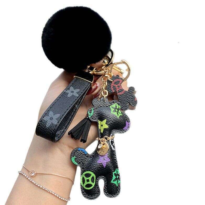 designer Keychain Bag Charm Checkered Giraffe Leather Pendant with Fur Ball Tassel Retro Accessory for Couples Gifting