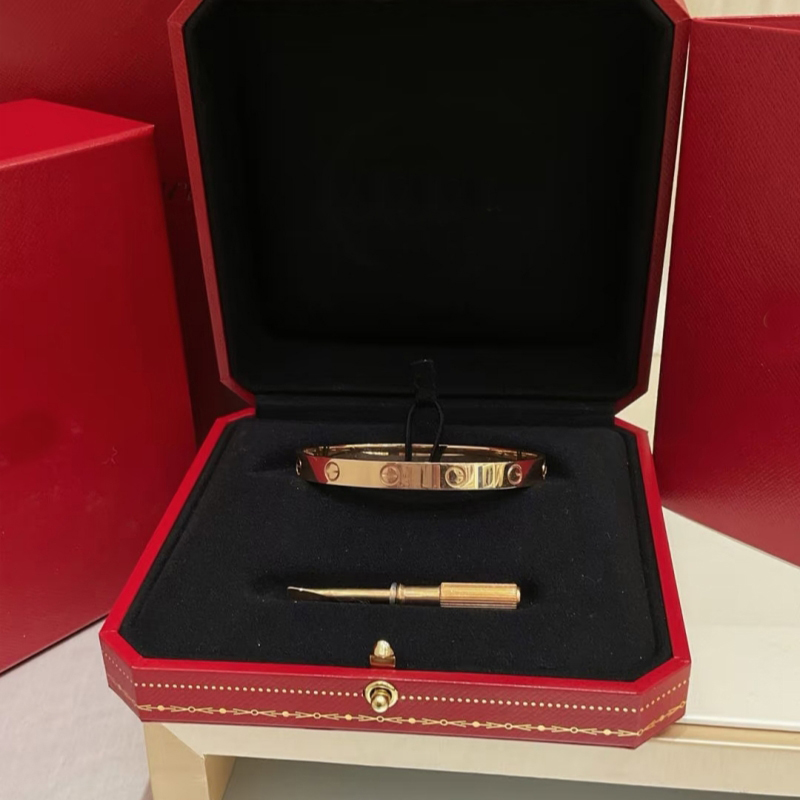 Classic Romantic Bracelet Set Designer Bracelets 18K Gold Women's Bracelets Men's Fashion Bracelets Designer Jewellery Valentine's Day Gift