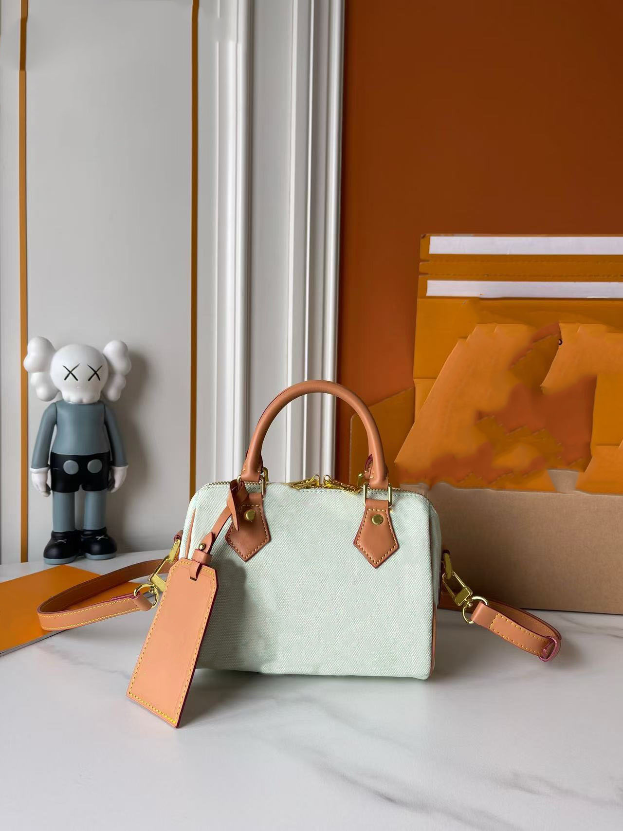 uxury Designer Classic Women's Mini Handbag Casual Women's Crossbody Bag Leather Shoulder Bag