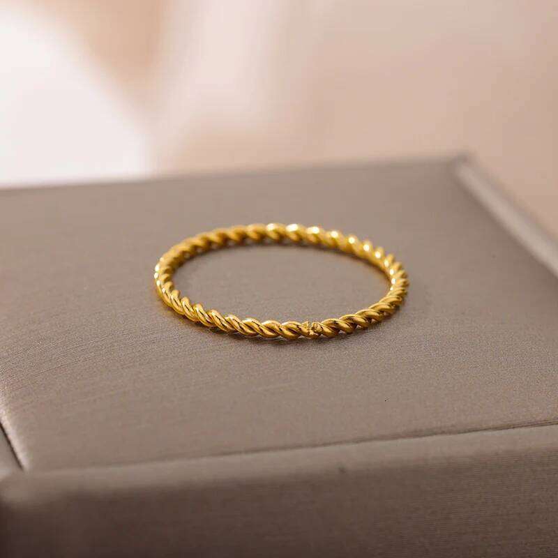 Stainless Steel Spiral Twist Finger For Women Men Gold Plated Round Wedding Couple Rings Minimalist Jewelry Party Gift XJ260127