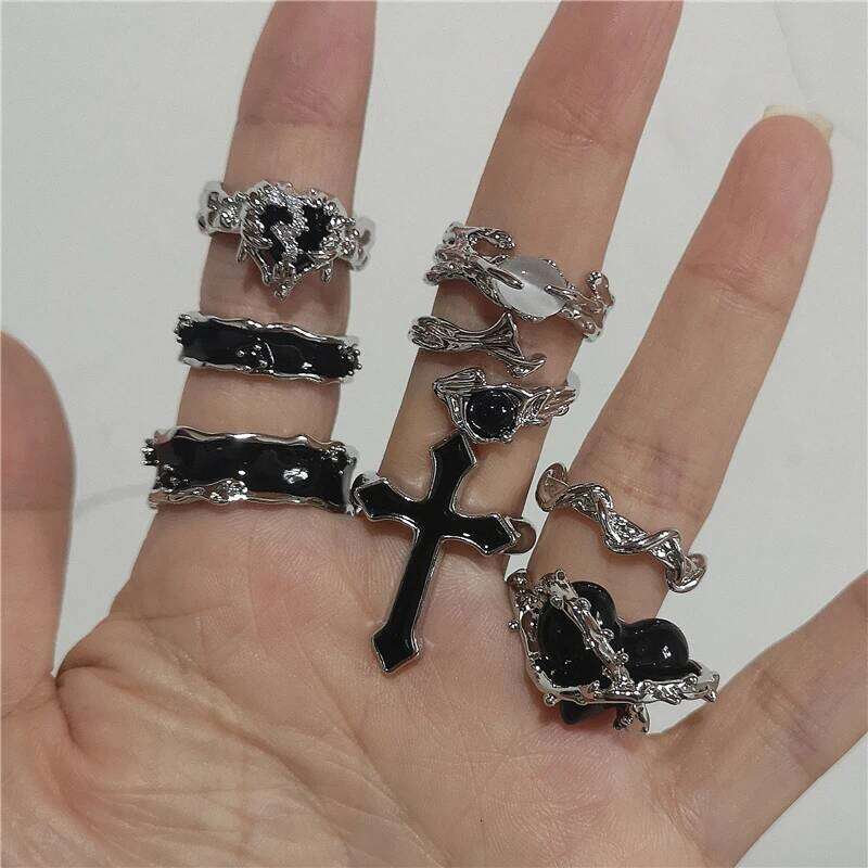Punk Harajuku Goth Thorns Black Silver Color Irregular Heart Cross Open Ring For Women Men Lover Vintage 90s Y2K Grunge Jewely XJ260127