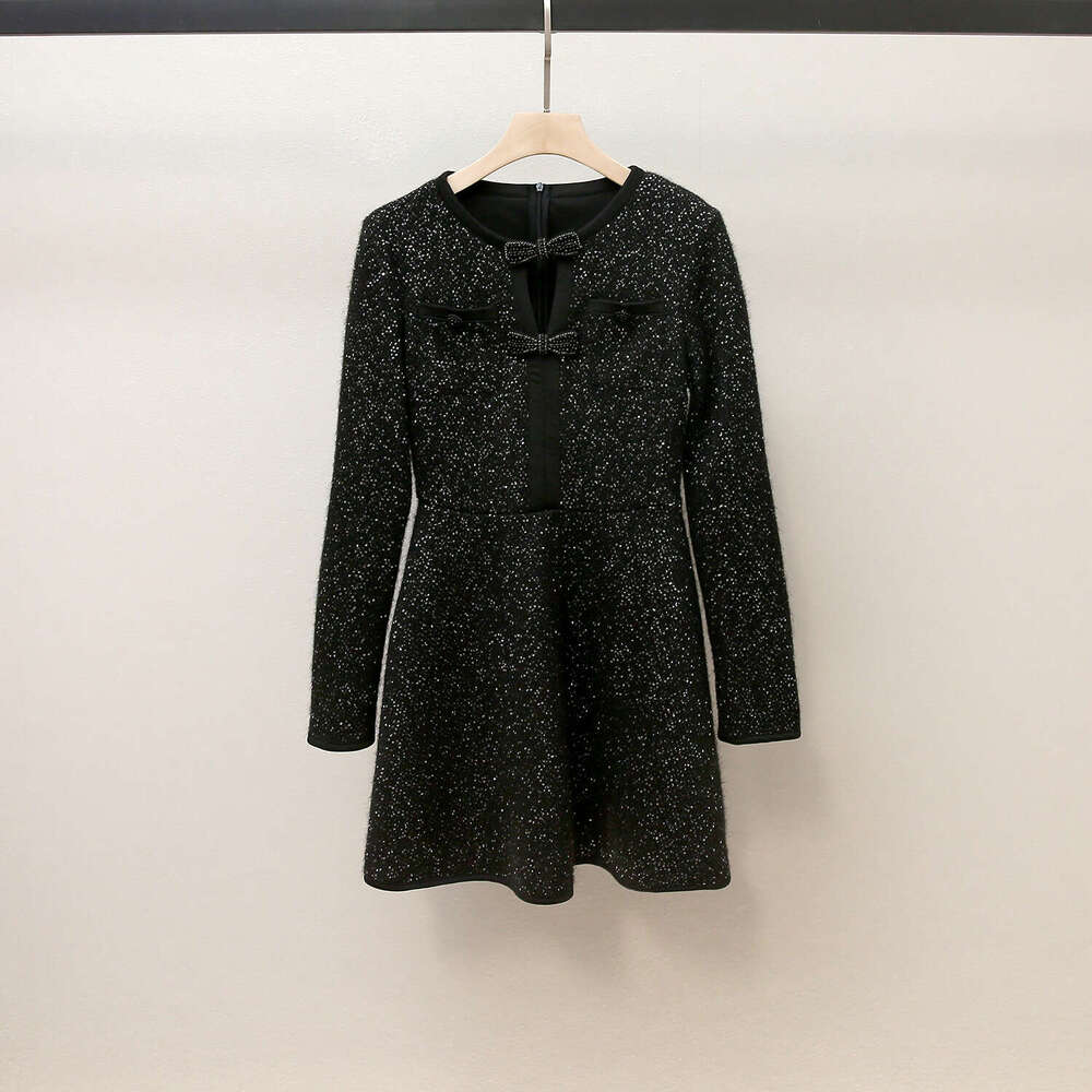 2026 Autumn/Winter New High end Thick Bead Hollow Bow Slimming sequin Knitted Women's Dress