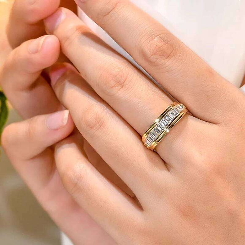 Huitan Fashion Gold Color Proposal Ring Bridal Wedding Band Jewelry with Brilliant Zirconia Luxury Versatile Finger Accessories XJ260127