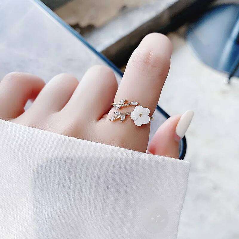 2022 New Fashion Crystal Zircon Sweet Flower Leaf Butterfly Adjustable Open Rings Female Wedding Engagement Jewelry Gift XJ260127