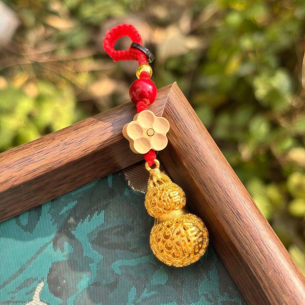 Gold-Plated Copper Hollow Gourd Chinese Style Vine Leaf Fortune Car Keychain Good Luck Phone Chain Pendant Ornament