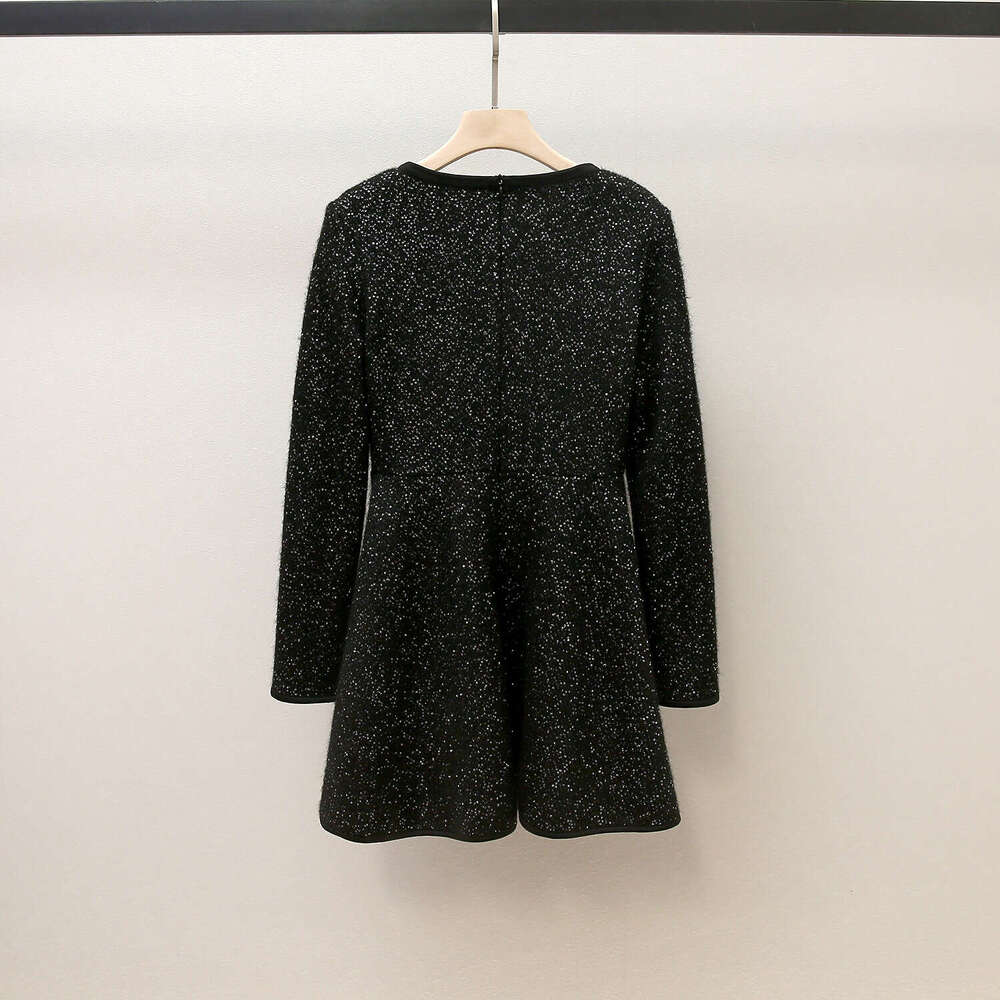 2026 Autumn/Winter New High end Thick Bead Hollow Bow Slimming sequin Knitted Women's Dress