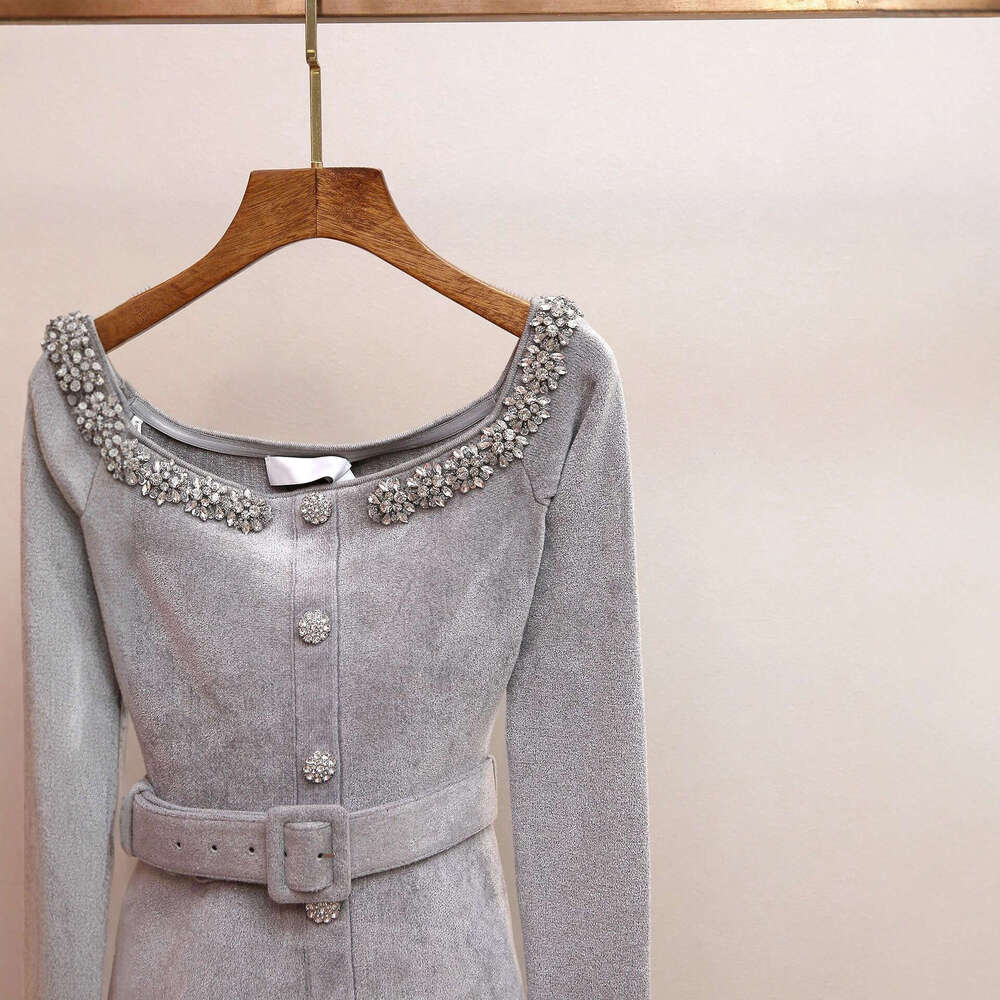 2026 Autumn New French High end Style Adorned Diamond Off Shoulder Waist Knitted Short Top