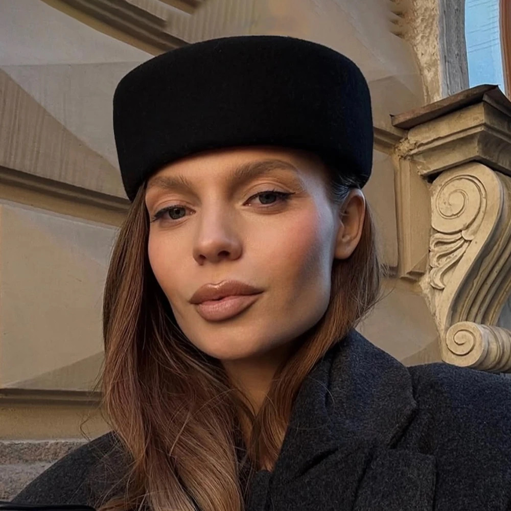 Vintage Hard Top Flat Fedoras Hats Women 100 Wool Felt Berets Hat Wedding Cocktail Party Medicine Box Hat Charming Pillbox Cap 260126