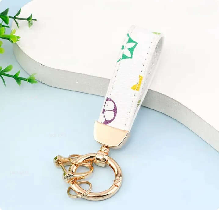 Letter pattern keychain Leather flower-shaped pendant Suitable for daily use and travel