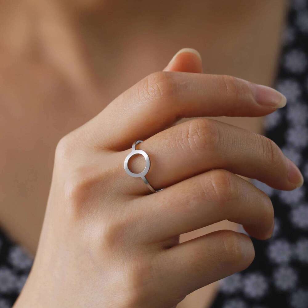 Skyrim Simple Geometric Hollow Round Ring Women Stainless Steel Minimalist Open Finger Rings 2025 Fashion Jewelry Birthday Gift XJ260127