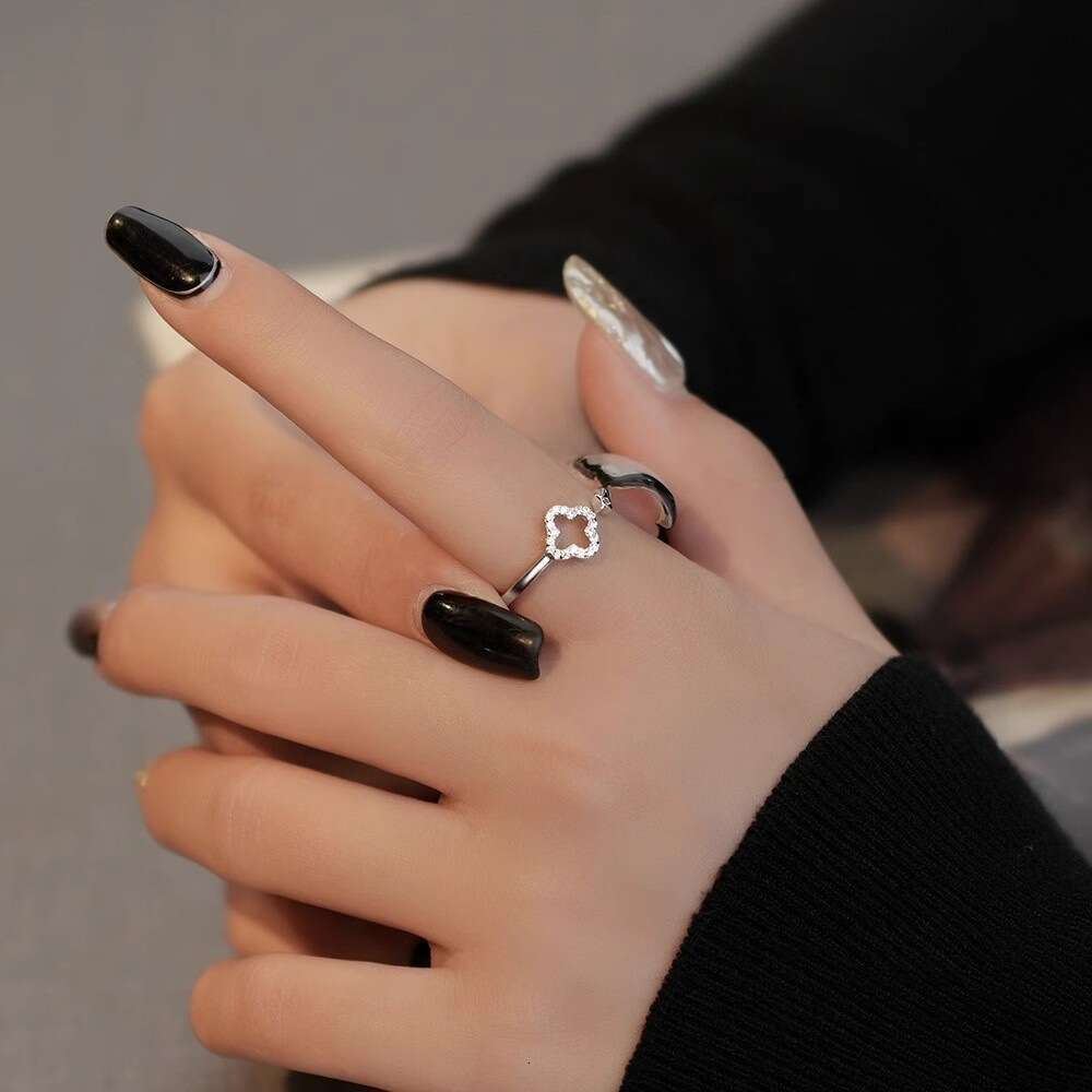 All-diamond four-leaf clover ring Micro-set open-face ring A romantic ladies' ring
