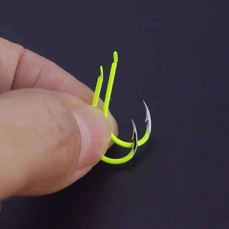 50pcs/lot Hooks High-Carbon Steel Anti-rust Green Coating Flattened Hook Body Barbed Fishhook Tackle For Fishing Z260128