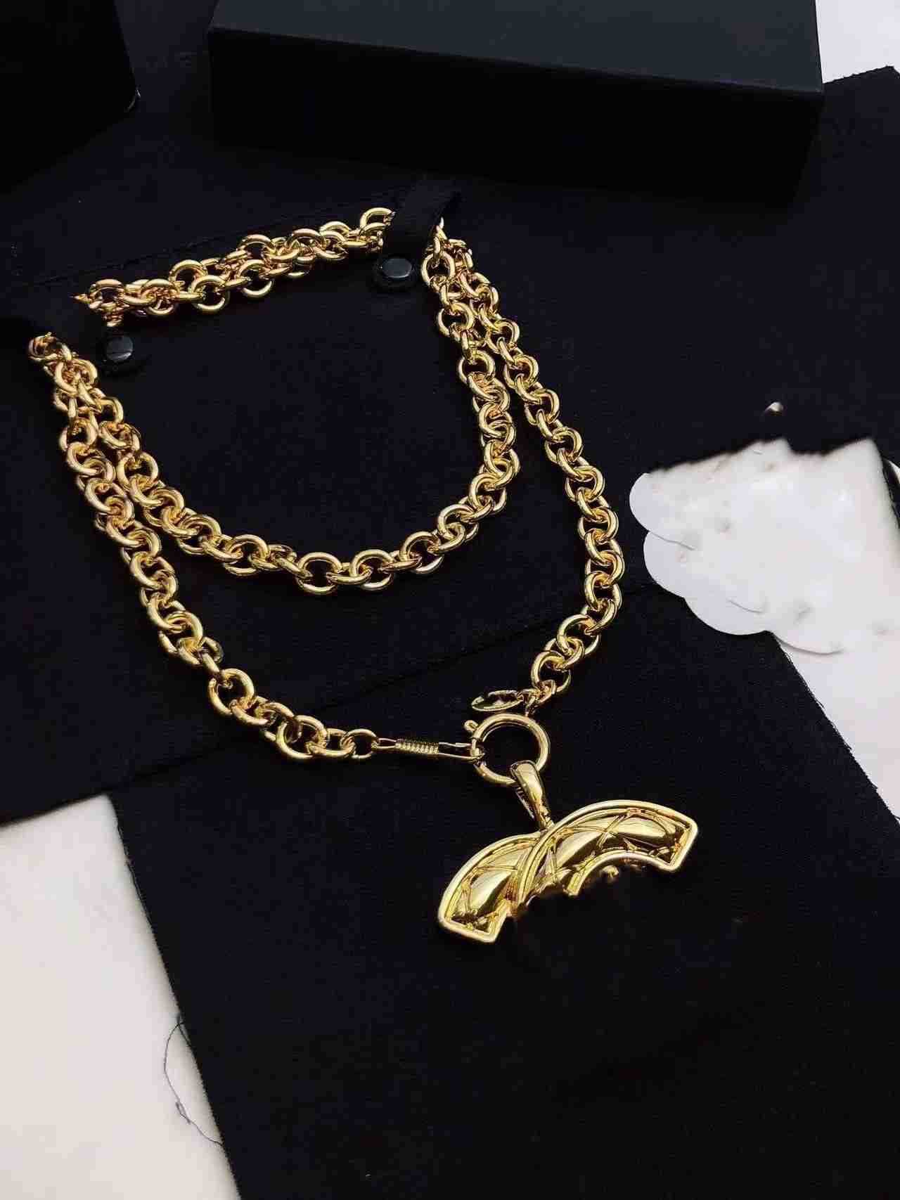 Designer Pendants Gold Brand Plated Necklaces Crystal Pearl Titanium Letter C Pendant Necklace Sweater Chain Jewelry Accessories hain ccity dfg323