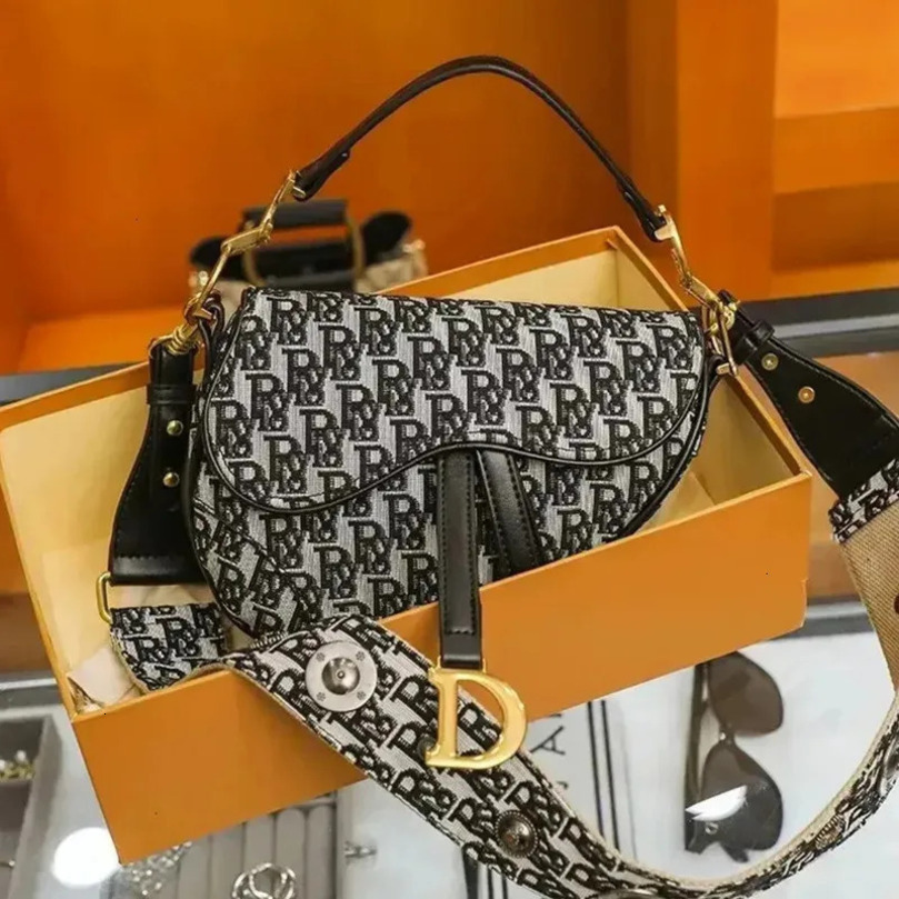 hot Canvas Womens Hundred Handbag Crossbody Saddle Bag Comfortable Shoulder Strap Women Large Capacity Letter Underarm Bags 71