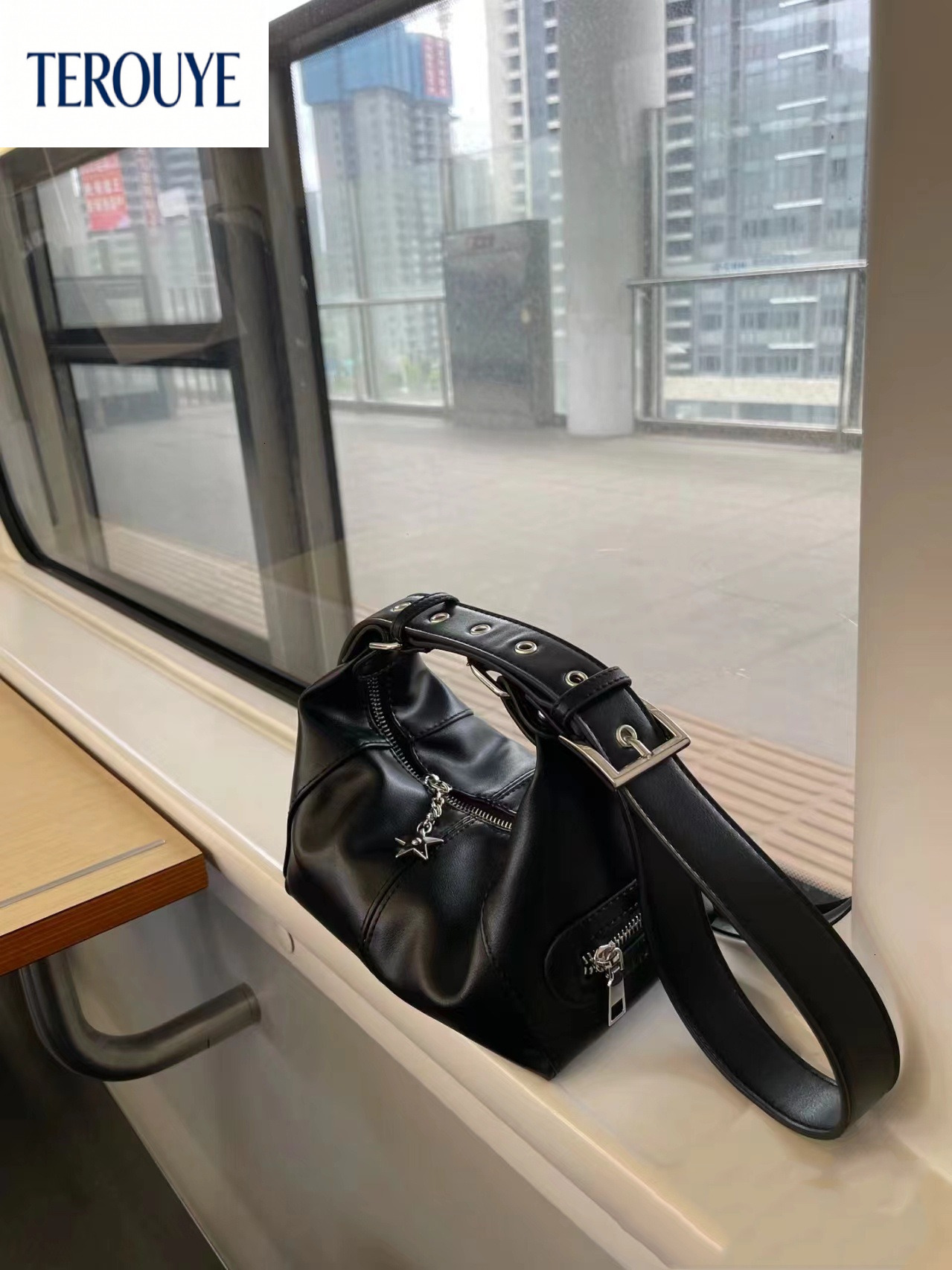 TEROUYE Autumn/Winter New Spicy Girl Style Motorcycle Bag Trendy Fashion Versatile bag Style Retro bag Women's Shoulder Bag