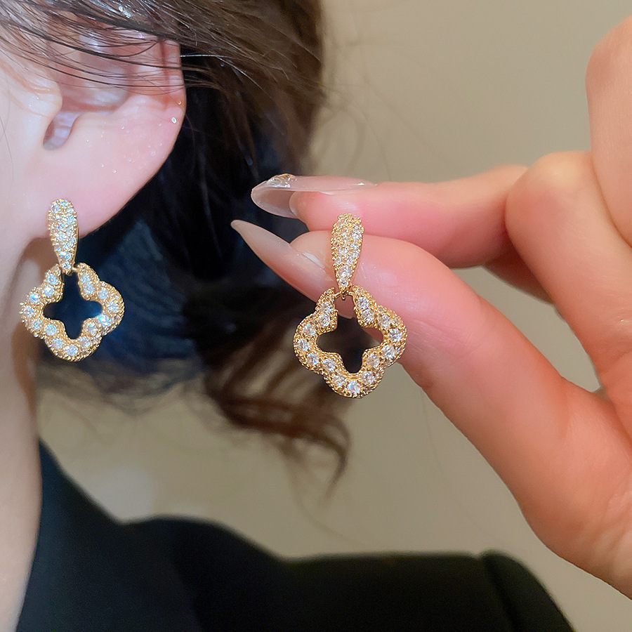 Real Gold Plated Silver Needle Zircon Flower Personality Fashion Niche Temperament Light Luxury High-end Earrings for Women - view 4