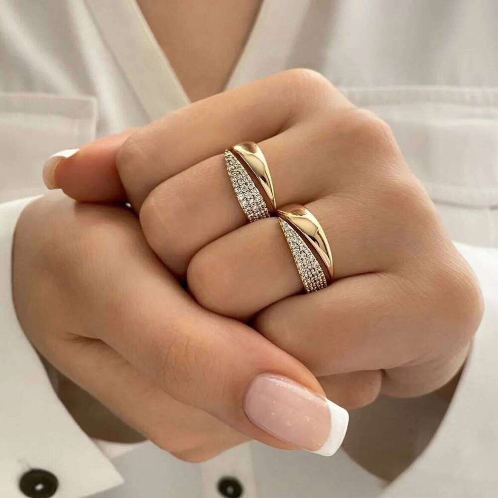 New Fashion Stainless Steel 18K Gold Plated Sun Rings for Women Rhinestones Inlaid in Hollow Metal Texture Ring Trendy Jewelry XJ260127