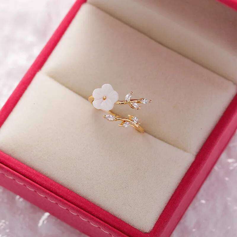 2022 New Fashion Crystal Zircon Sweet Flower Leaf Butterfly Adjustable Open Rings Female Wedding Engagement Jewelry Gift XJ260127