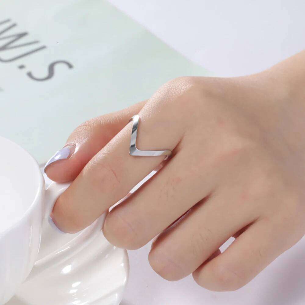 Skyrim Minimalist V Shape Womens Simple Stainless Steel Casual Adjustable Geometric Rings 2025 Trendy Party Jewelry Gift XJ260127