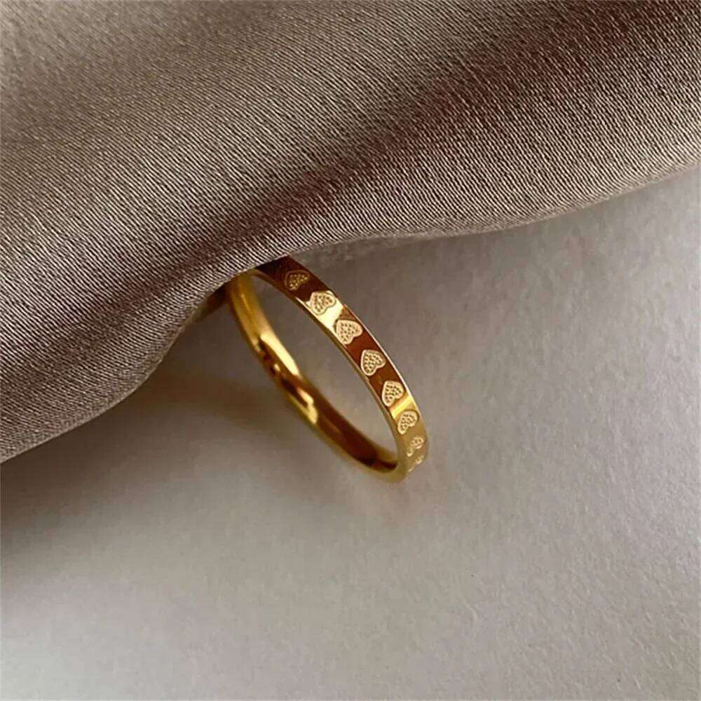 Golden Stainless Steel 2mm Heart Rings Women Size 5/6/7/8/9/10# Thin Finger Ring Wedding Band Engagement Jewelry Girlfriend Gift XJ260127