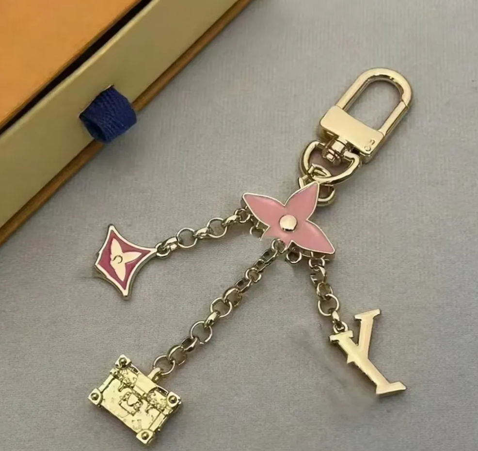 designer keychain women Letters designers keychain wallet rabbit top llavero Car Key Chain Buckle jewelry blue pink follower Keyring Keychains Lanyards 025