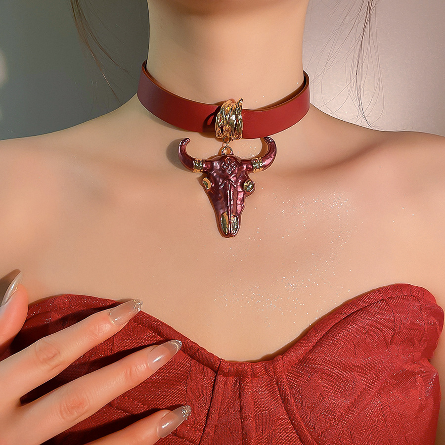 European and American Retro Leather Bull Head Pendant Necklace Personality Fashion Trend Temperament Clavicle Chain Design Sense Niche Jewelry - view 5