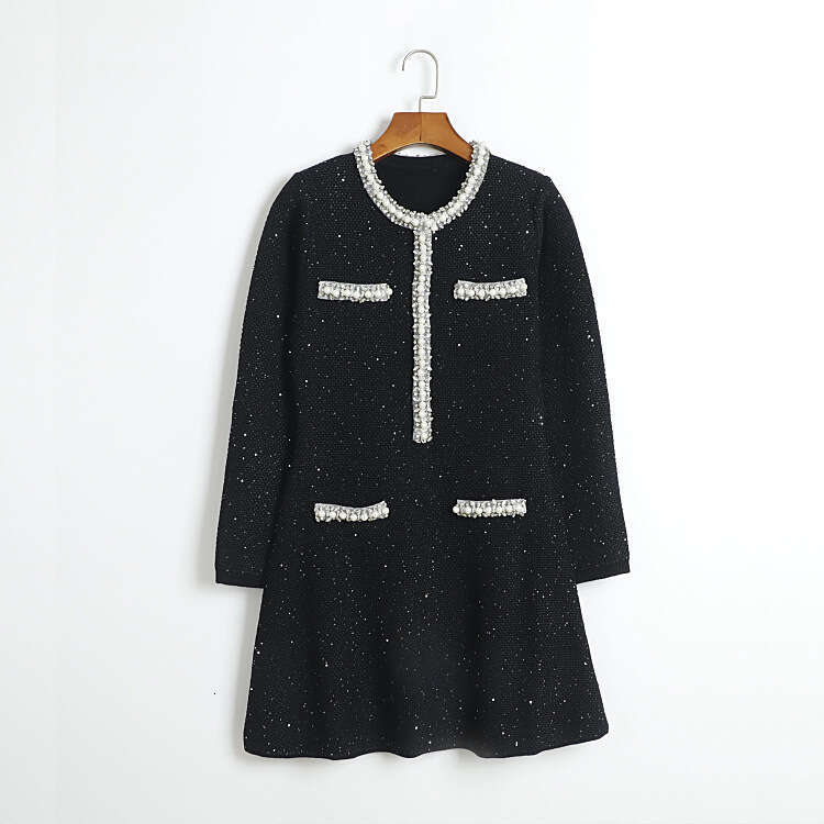 2026 autumn new French retro elegant re decorated round neck waist skirt children's style