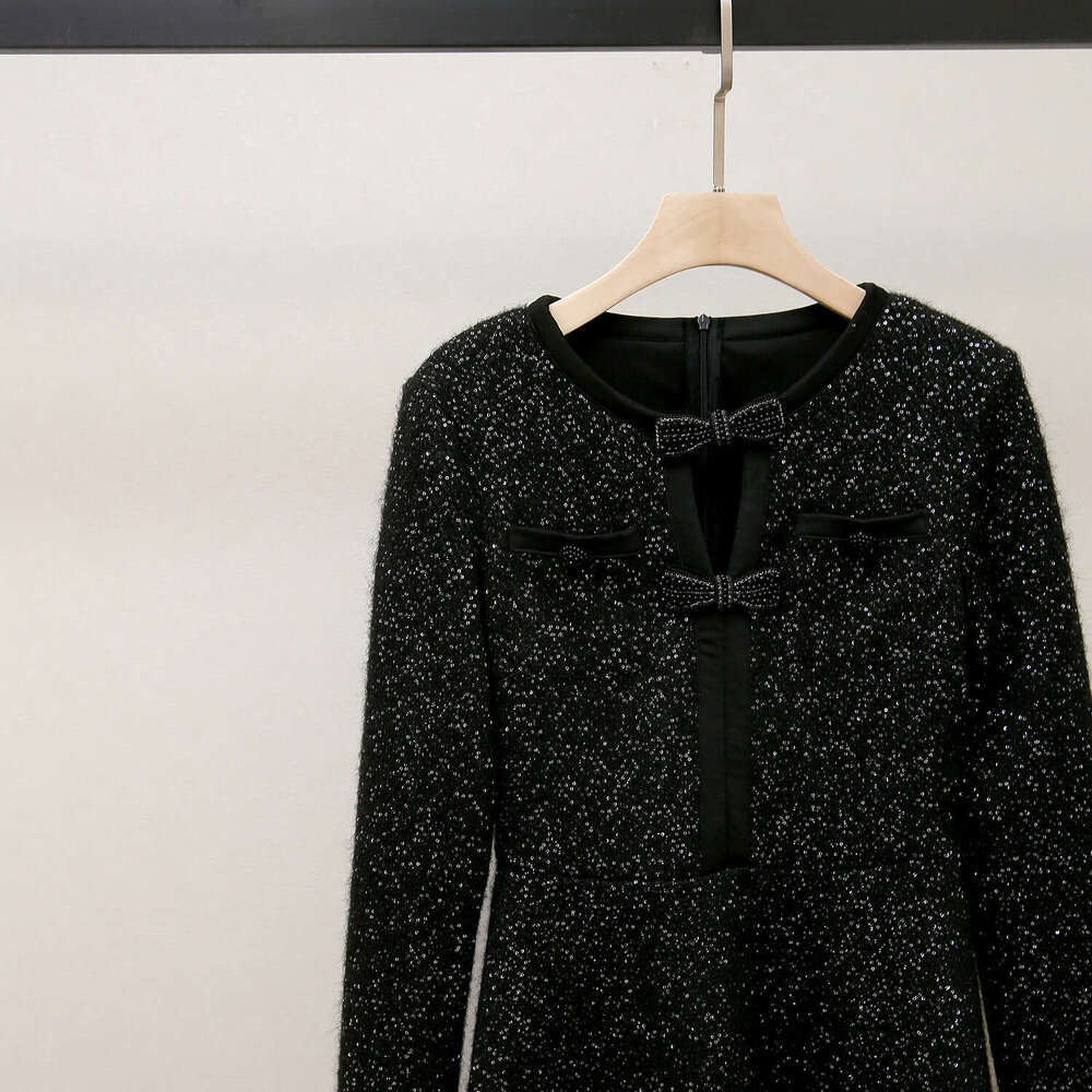 2026 Autumn/Winter New High end Thick Bead Hollow Bow Slimming sequin Knitted Women's Dress