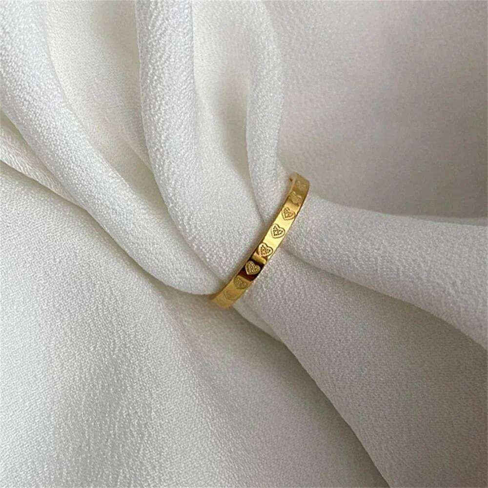 Golden Stainless Steel 2mm Heart Rings Women Size 5/6/7/8/9/10# Thin Finger Ring Wedding Band Engagement Jewelry Girlfriend Gift XJ260127