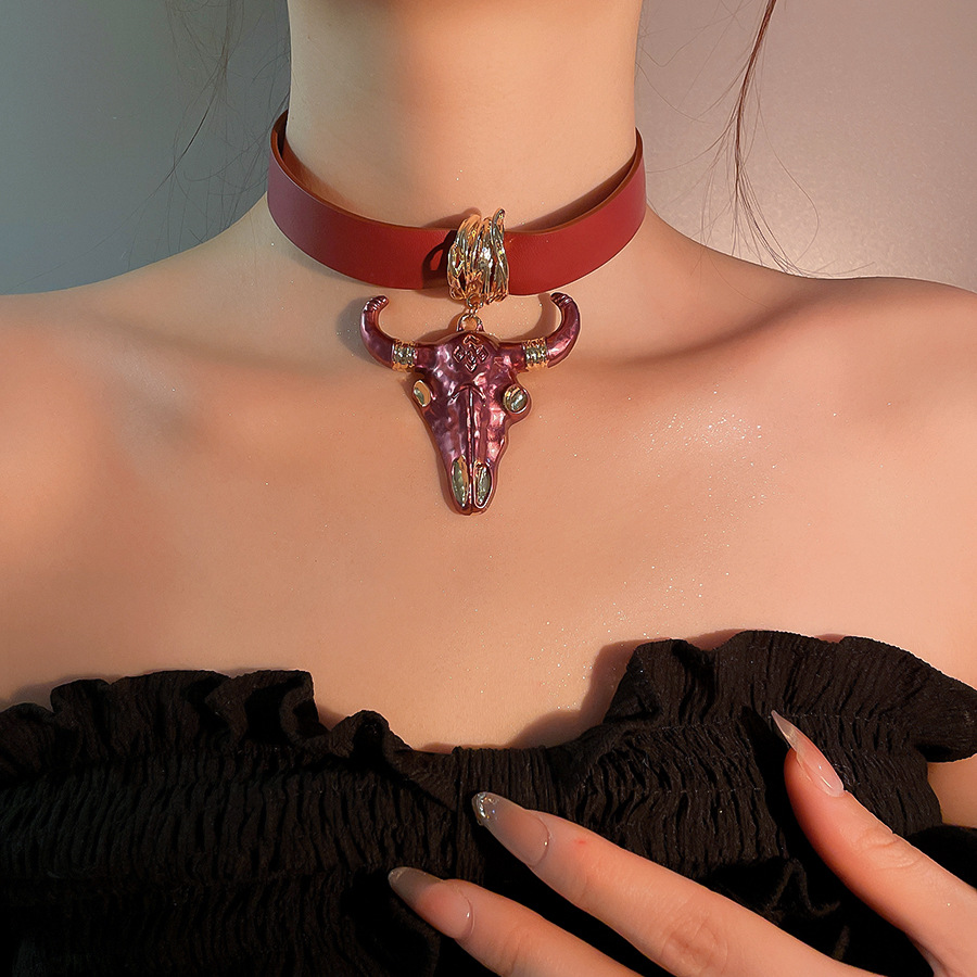 European and American Retro Leather Bull Head Pendant Necklace Personality Fashion Trend Temperament Clavicle Chain Design Sense Niche Jewelry - view 4
