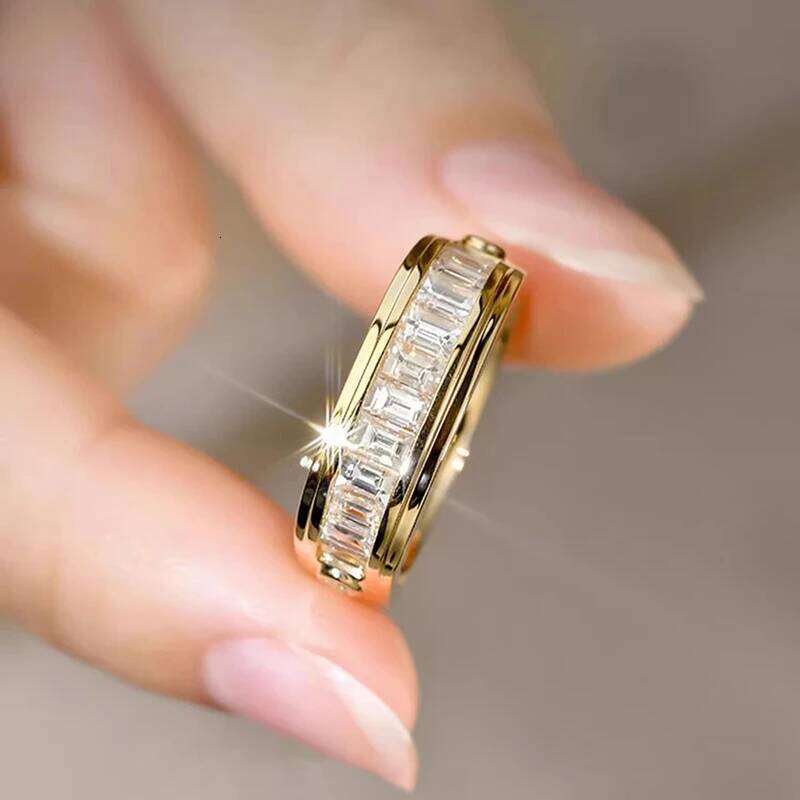 Huitan Fashion Gold Color Proposal Ring Bridal Wedding Band Jewelry with Brilliant Zirconia Luxury Versatile Finger Accessories XJ260127