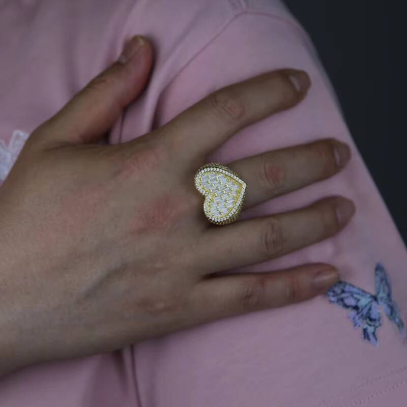 Shiny Baguette Heart Rings Jewelry Women Iced Out Diamond Ring Hip Hop 18K Gold AA AAA Moissanite