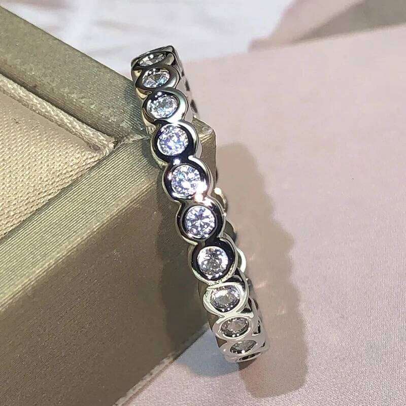 Huitan Exquisite Round CZ Promise Rings for Women Silver Color Fashion Contracted Wedding Bands Accessories Versatile Jewelry XJ260127