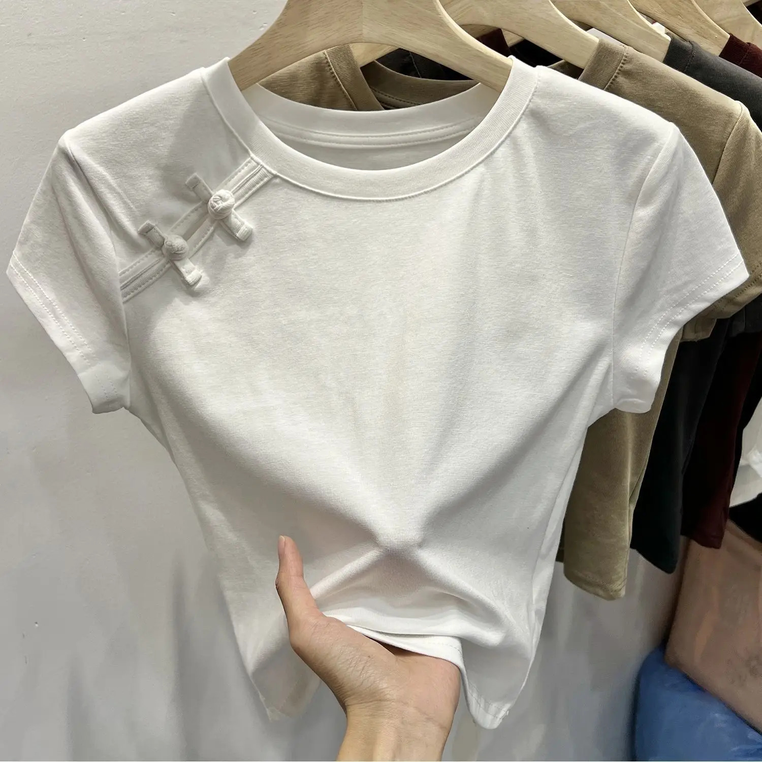 Women's Cropped Top - Elegant Button-Up with Gentle Fit for a Modern Look 260128