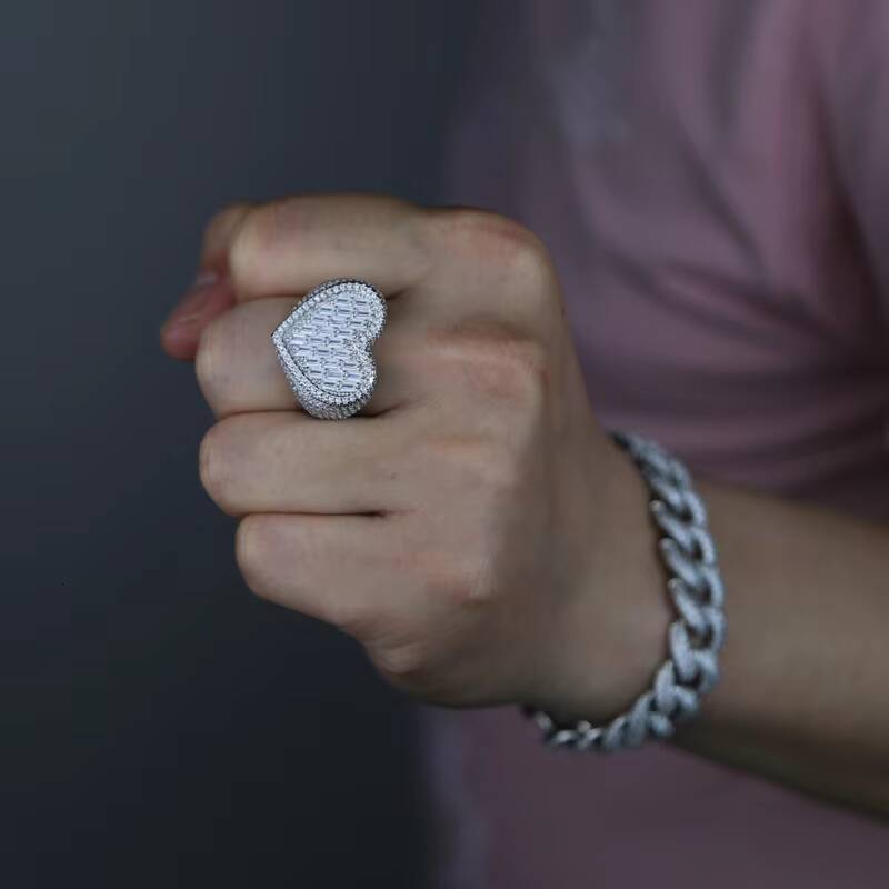 Shiny Baguette Heart Rings Jewelry Women Iced Out Diamond Ring Hip Hop 18K Gold AA AAA Moissanite