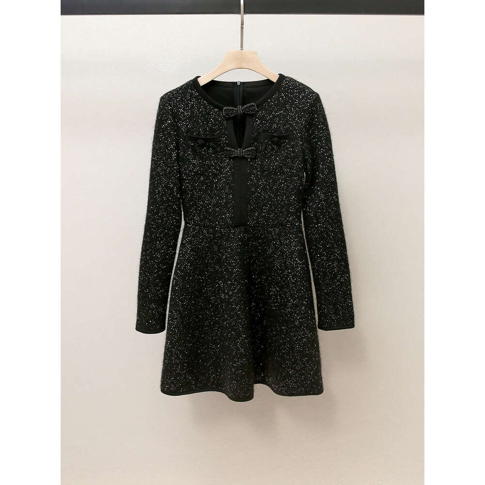 2026 Autumn/Winter New High end Thick Bead Hollow Bow Slimming sequin Knitted Women's Dress