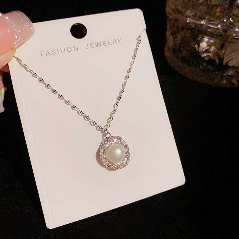 Inlaid Zircon Surrounding Freshwater Pearl Necklace For Women Fashionable Niche Simple Versatile High-end Elegant Collarbone Chain