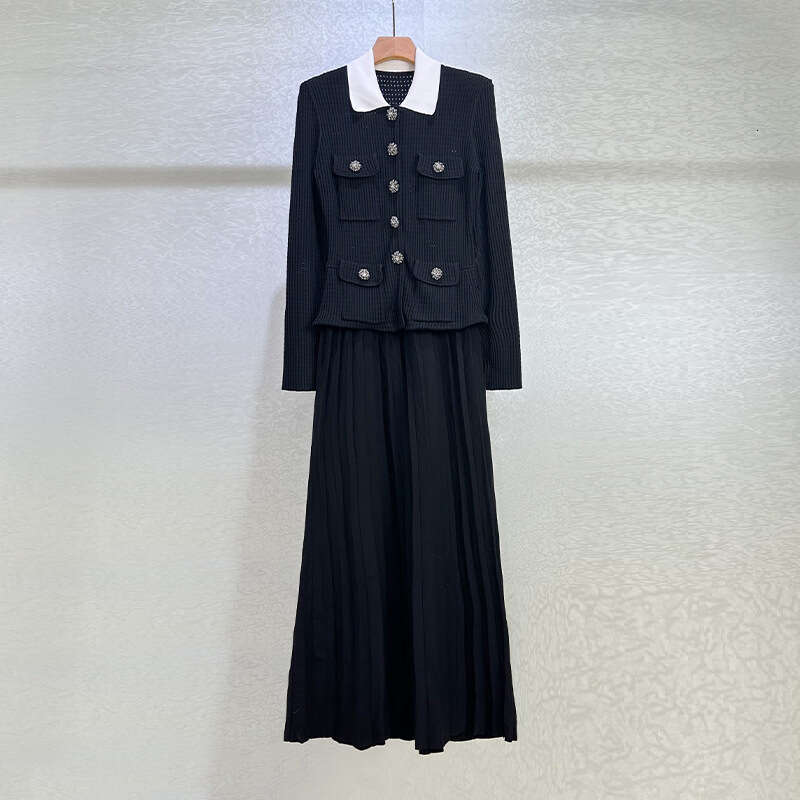 2026 Celebrity Style Women's High End Color blocked Collar, Diamond Button Knitted Belt, Wrinkled Long Skirt