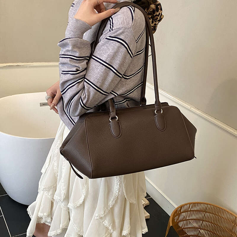 Cross-Border Niche Handheld Boston Pillow 2026 New Simple Large Capacity Commuter Shoulder Underarm Bag