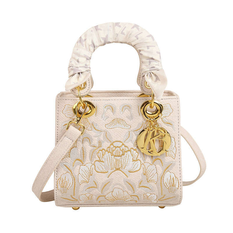 Heavy Embroidery Embroidered Versatile Princess Diana New Fashion Scarf tote Handbag Women High End Single Shoulder Crossbody Bag
