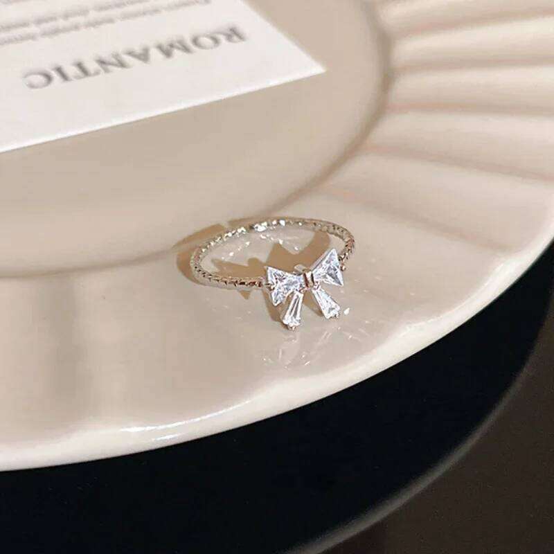 Romantic Lovely White Bowknot Rings Female Girls Exquisite Jewelry Ring with Shiny Bow Tie Zircon for Party Dating Lovers Gifts XJ260127