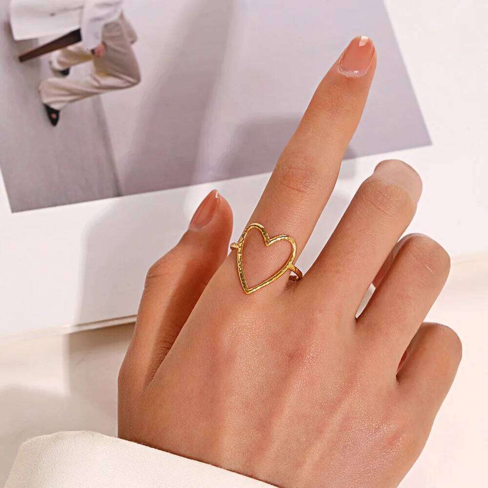 Wency Fashion Minimalist Hollow Love Heart Rings for Women 316L Stainless Steel Adjustable Finger Ring Party Jewelry Gift New XJ260127