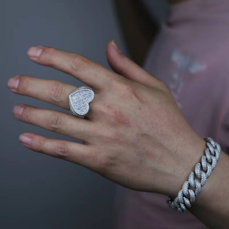 Shiny Baguette Heart Rings Jewelry Women Iced Out Diamond Ring Hip Hop 18K Gold AA AAA Moissanite