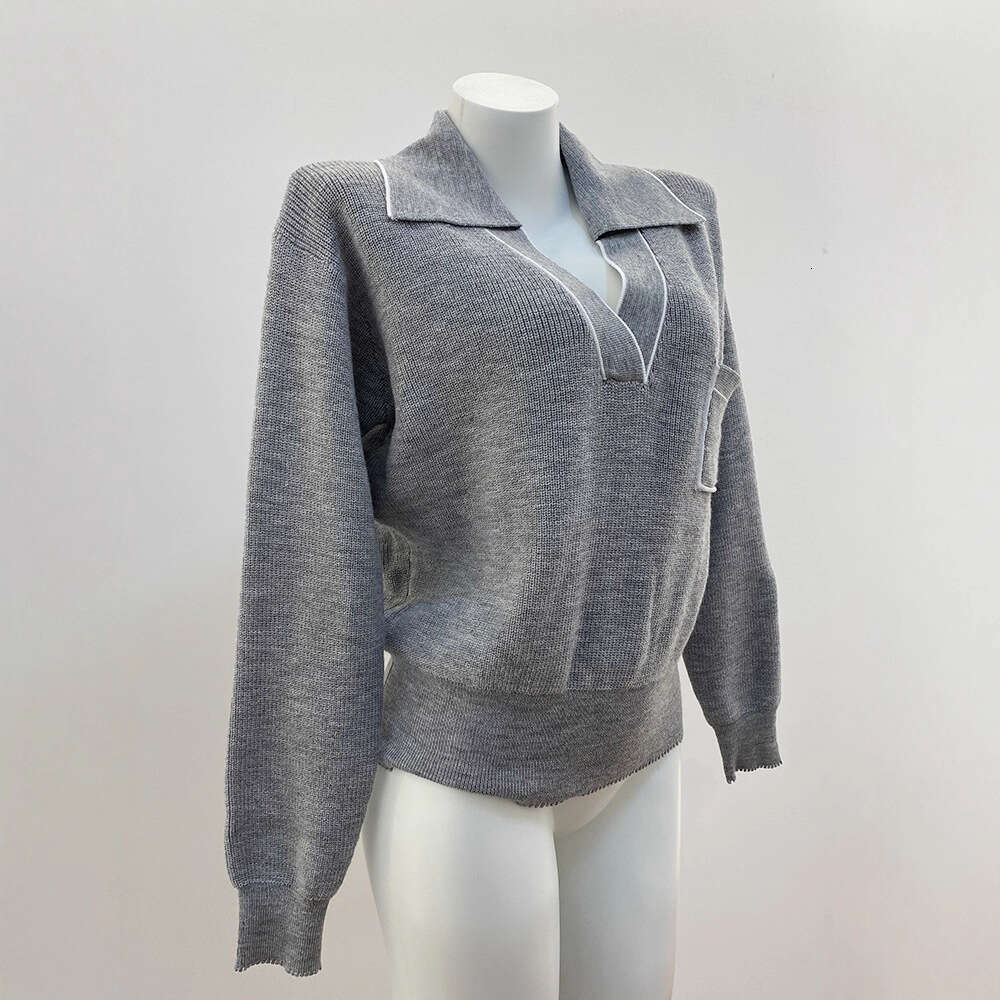 2026 autumn and winter new style white border V-neck color blocked loose casual knitted women's sweater top